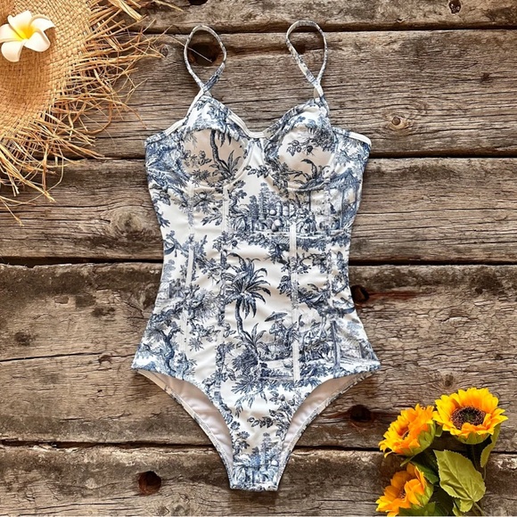 NWOT Women's Print Spaghetti Strap One Piece Sculpting Bodice Swim Suit Small - Picture 10 of 11